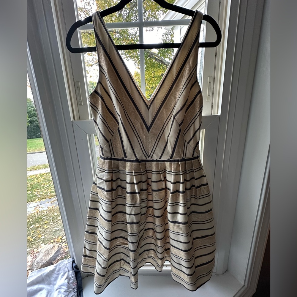 JCrew size 4 dress! Fun pockets !